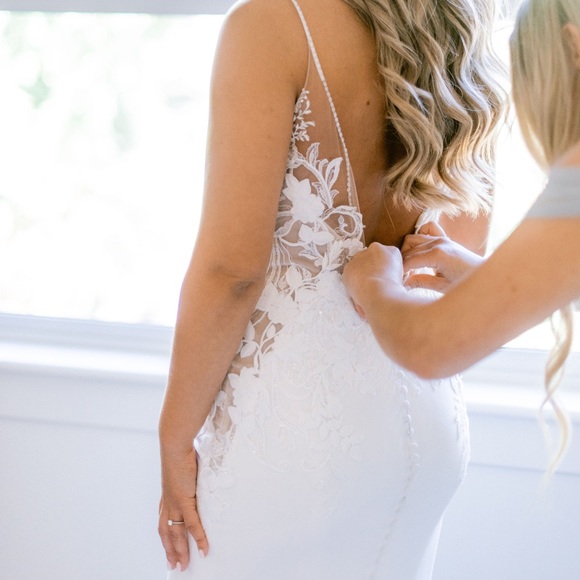 Enzoani Pearl Wedding Dress - Picture 6 of 17